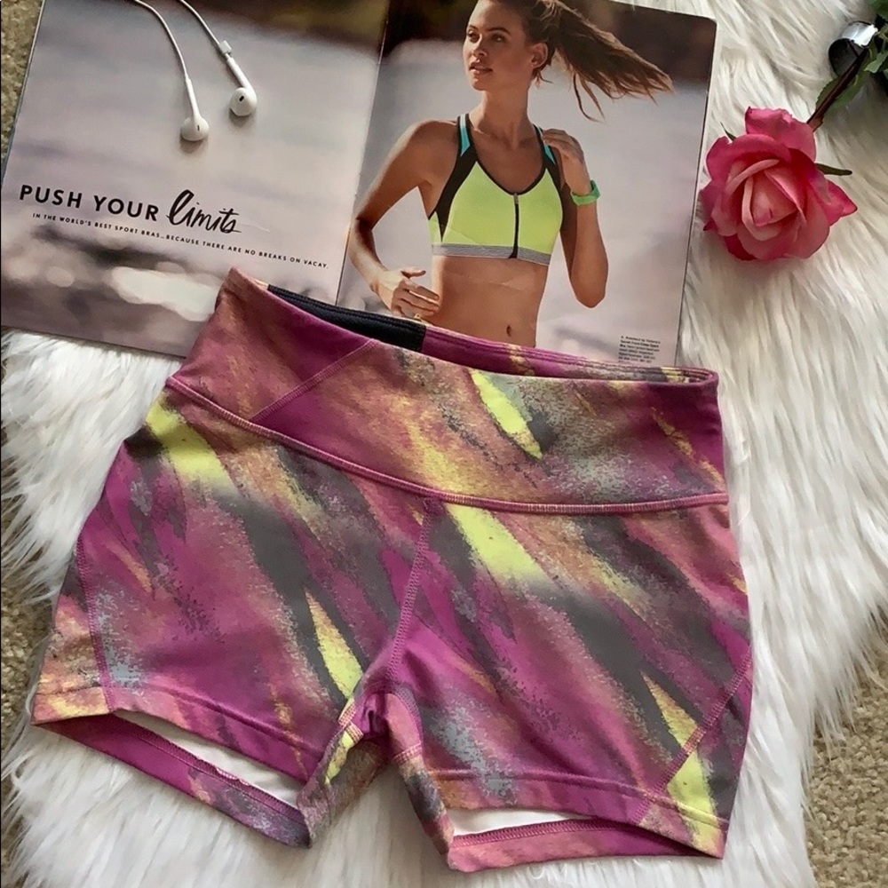 Oakley short